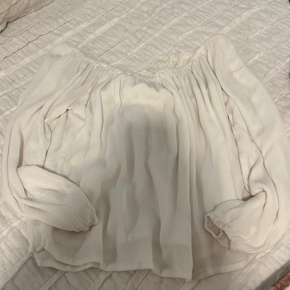 White flowy Hollister shirt